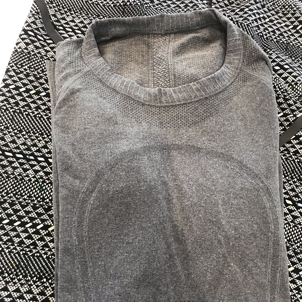 Lululemon dri fit top size Small